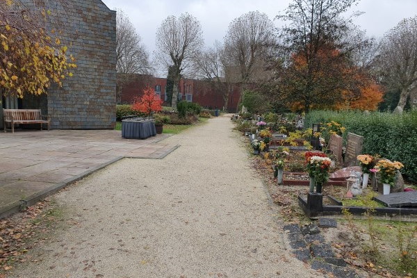 Nobre Cál Halfverharding is uitermate geschikt voor de paden bij begraafplaatsen