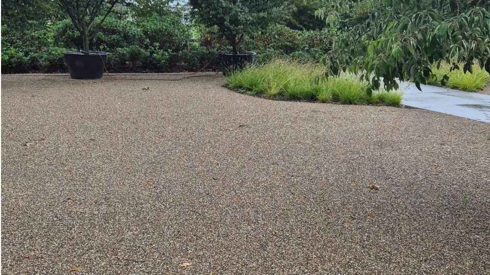 Aangelegd pad met Ecopad, de circulaire halfverharding van Nobre Cál met een natuurlijke uitstraling