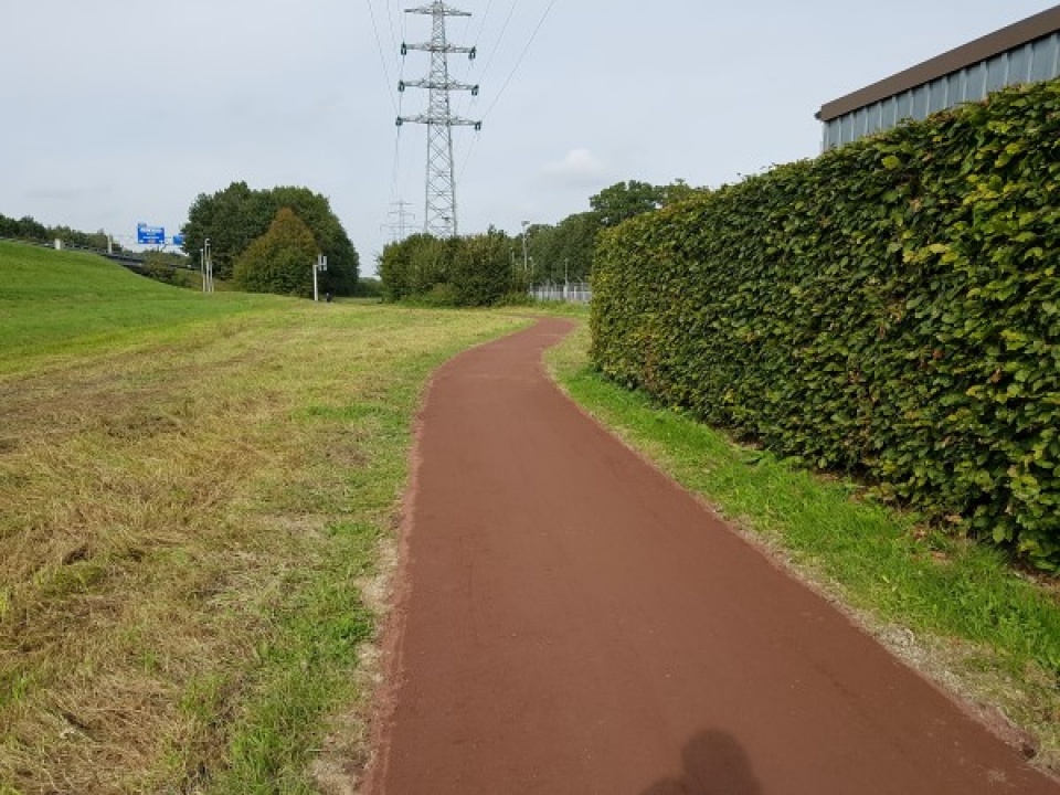 Nobre Cál Rood is perfect voor het verharden van wandel- en fietspaden.