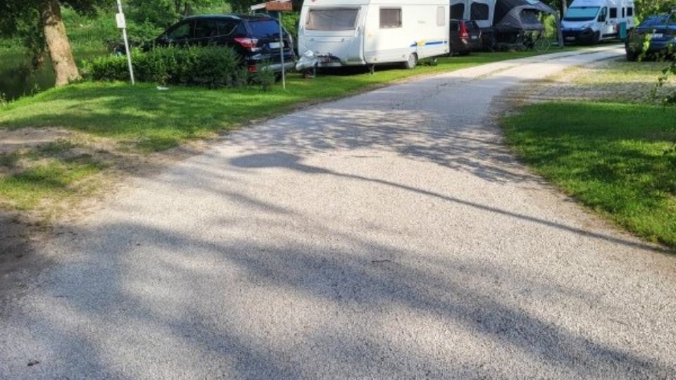 Een gedeelte van een camping waar Nobre Cal Gravel is geplaatst. Een gedeelte van een camping waar Nobre Cal Gravel is geplaatst.